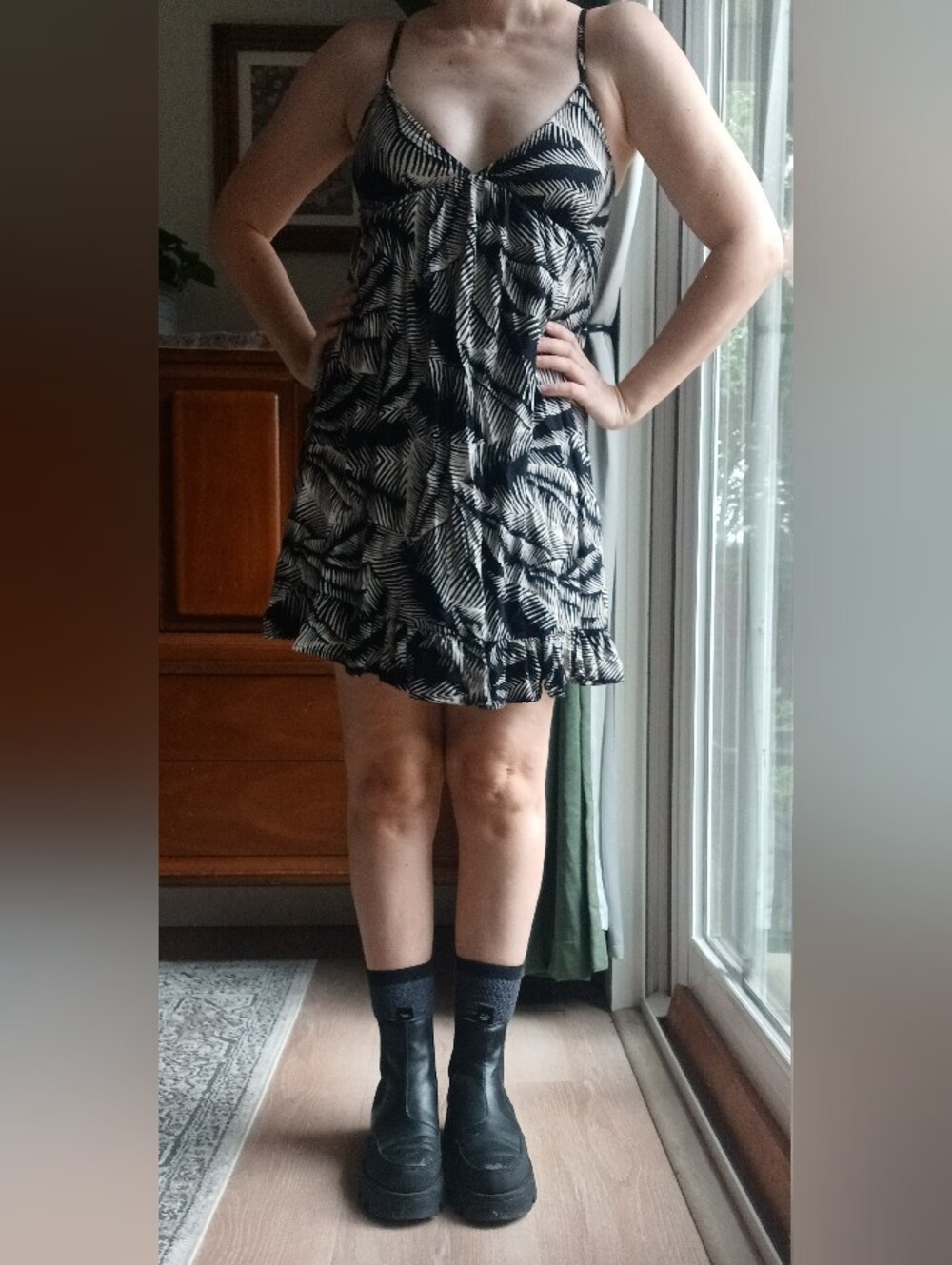 💗3/$10 💗 Volcolm Black & Cream Palm-Print Mini Dress